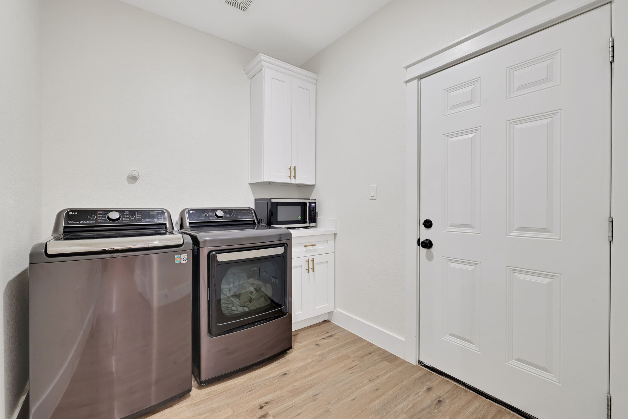 60 V Allen Lane Coldspring, TX 77331 - Photo 12 of 27 a utility room with washer and dryer