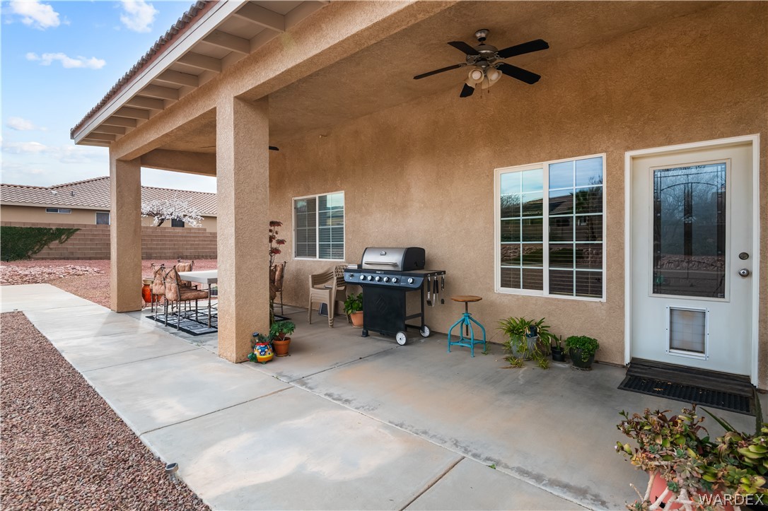 2898 Mountain Trail Road Kingman, AZ 86401 - Photo 52 of 75 a living room filled with furniture and a potted plant
