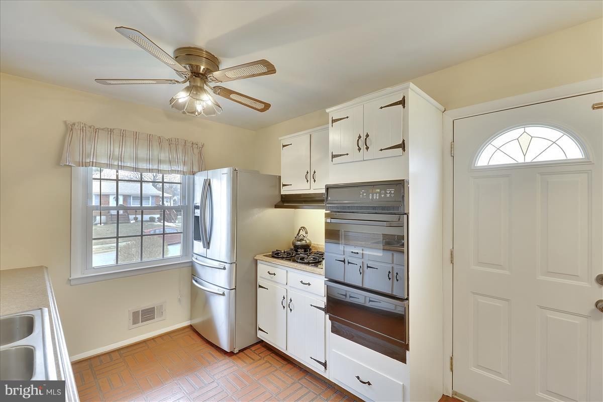 405 Highmeadow Road Reisterstown, MD 21136 - Photo 8 of 29 Kitchen