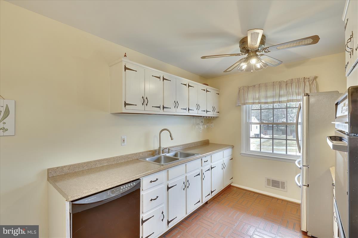 405 Highmeadow Road Reisterstown, MD 21136 - Photo 9 of 29 Kitchen