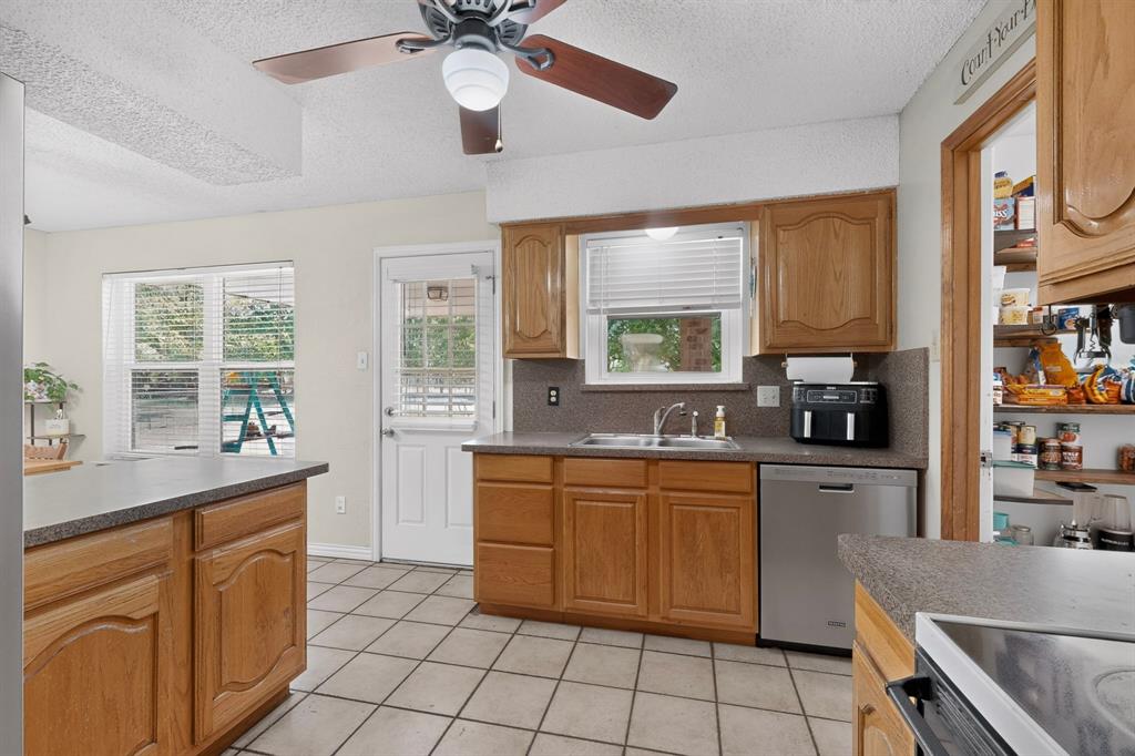105 Prairie Creek Road Red Oak, TX 75154 - Photo 11 of 31 Gallery Image 11