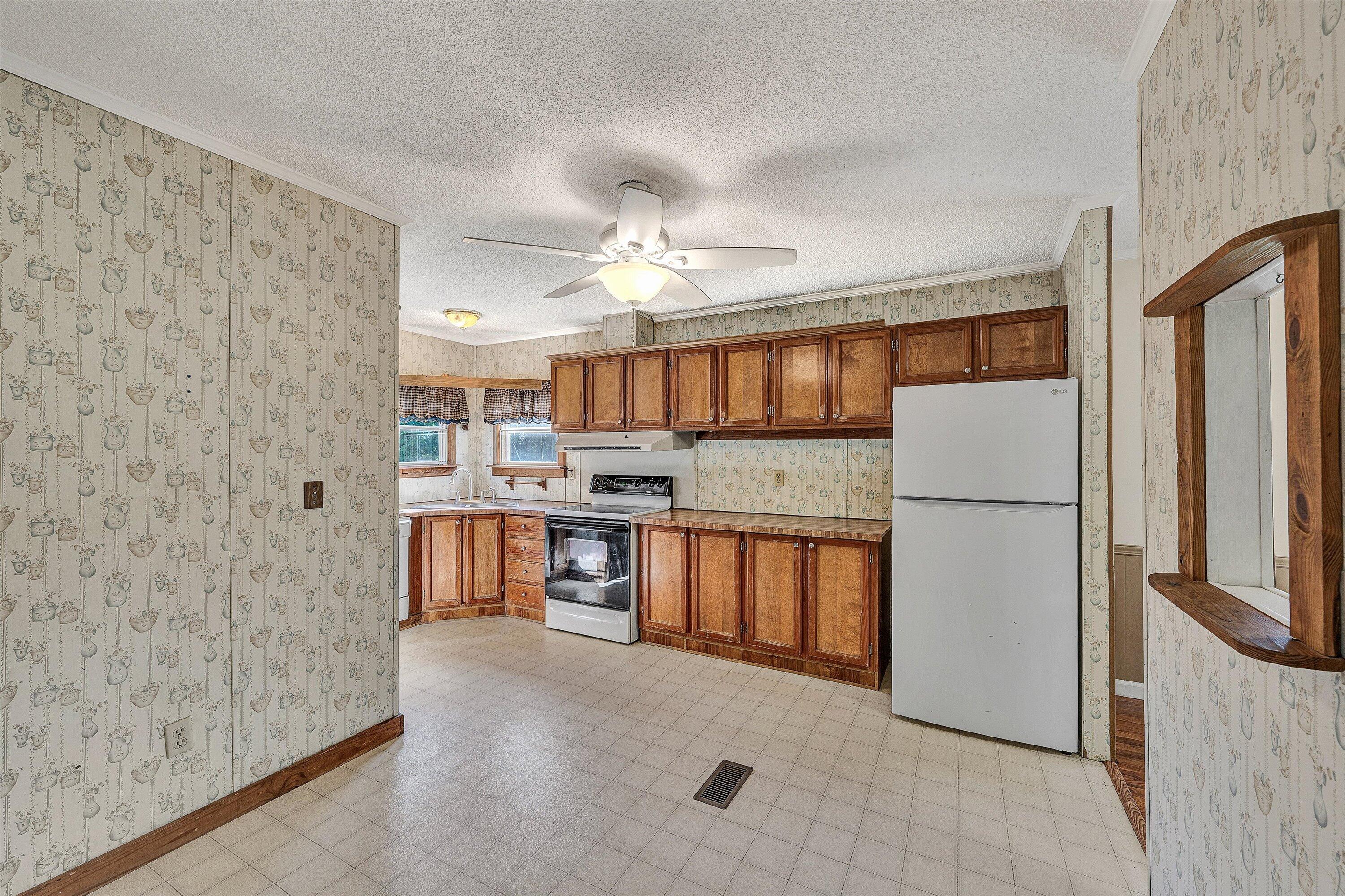 8755 Rocky Ford Road Moneta, VA 24121 - Photo 11 of 37 09-DSC04852