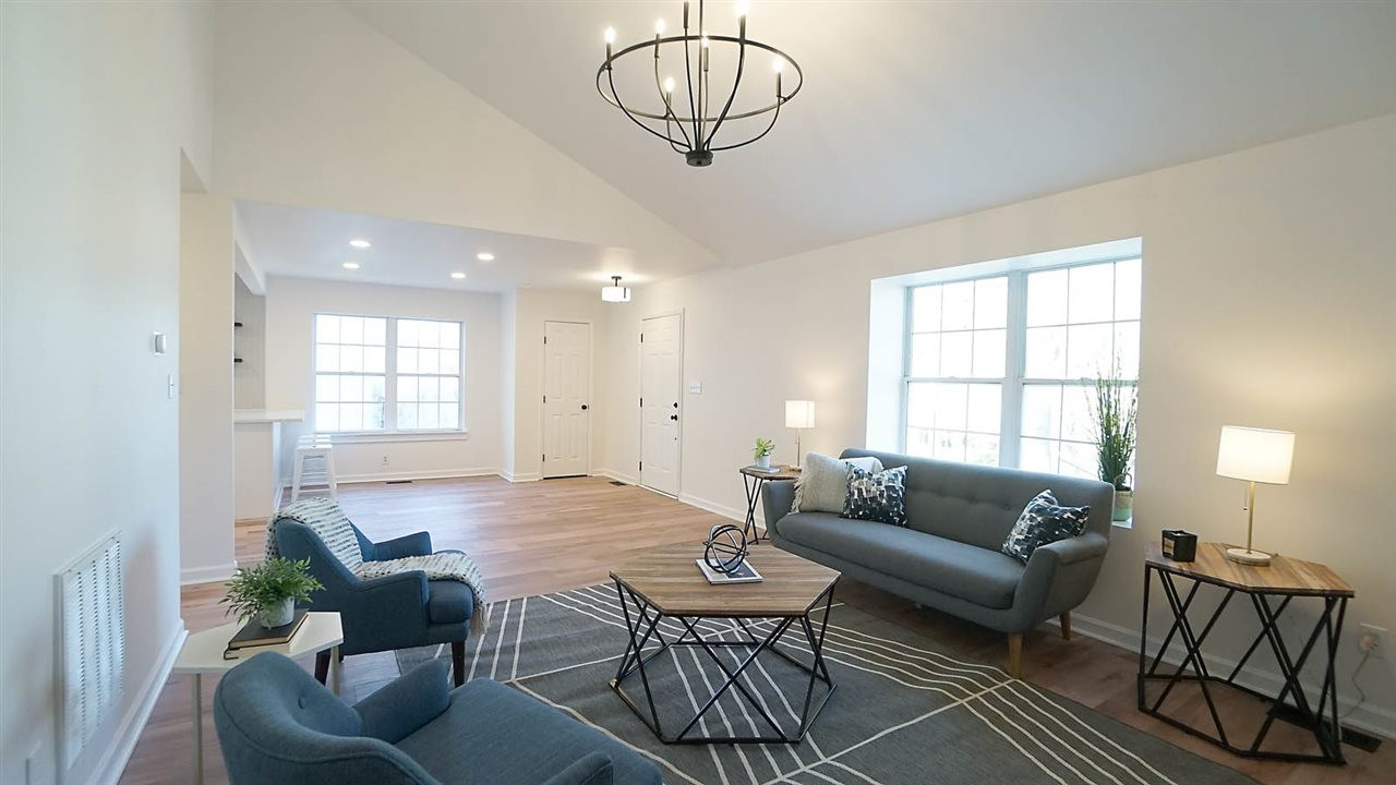 1056 Mills Street Raleigh, NC 27608 - Photo 5 of 23 Living Room