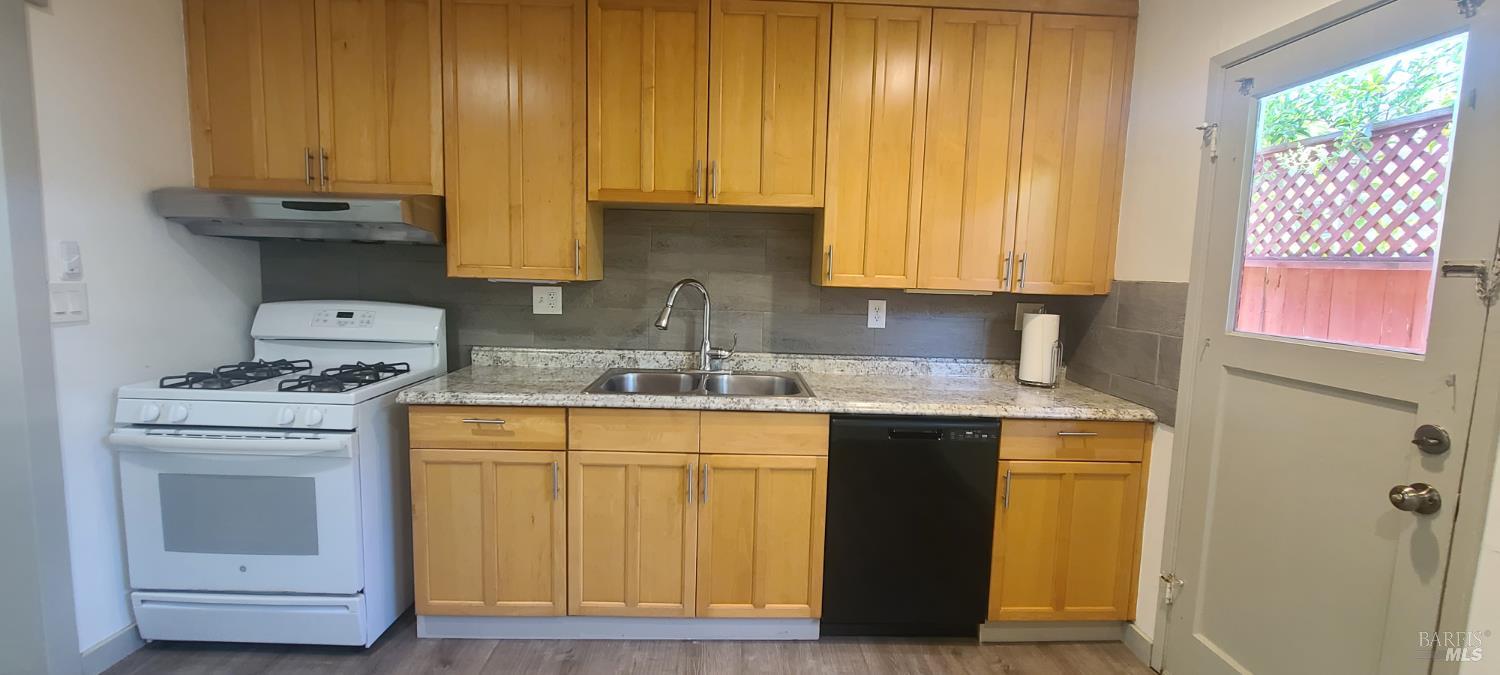 303 Boyce Street Santa Rosa, CA 95401 - Photo 3 of 25