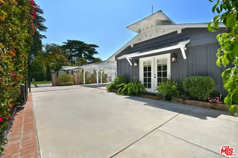 $1,599,000 | 13006 West Magnolia Boulevard, Sherman Oaks, CA 91423