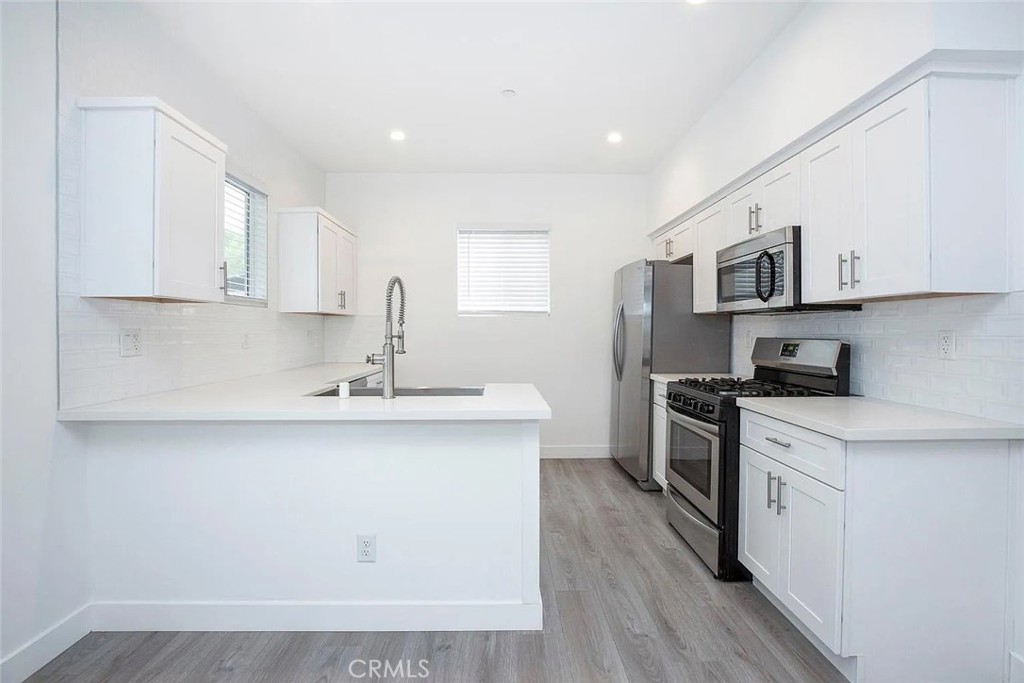 5024 1/2 Cleon Avenue North Hollywood, CA 91601 - Photo 4 of 22