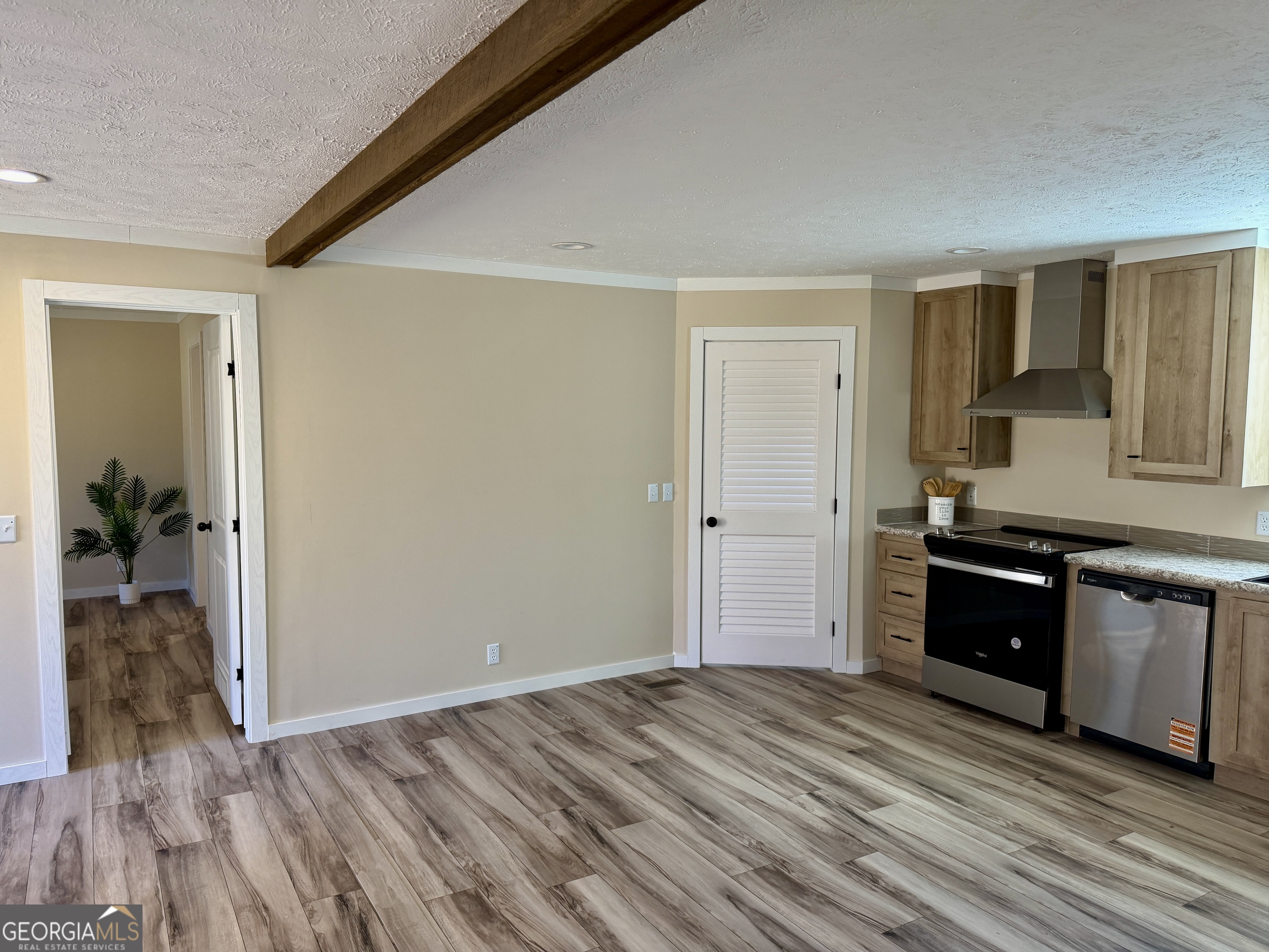 433 B C Grant Road Alto, GA 30510 - Photo 13 of 23 a view of a kitchen from the hallway