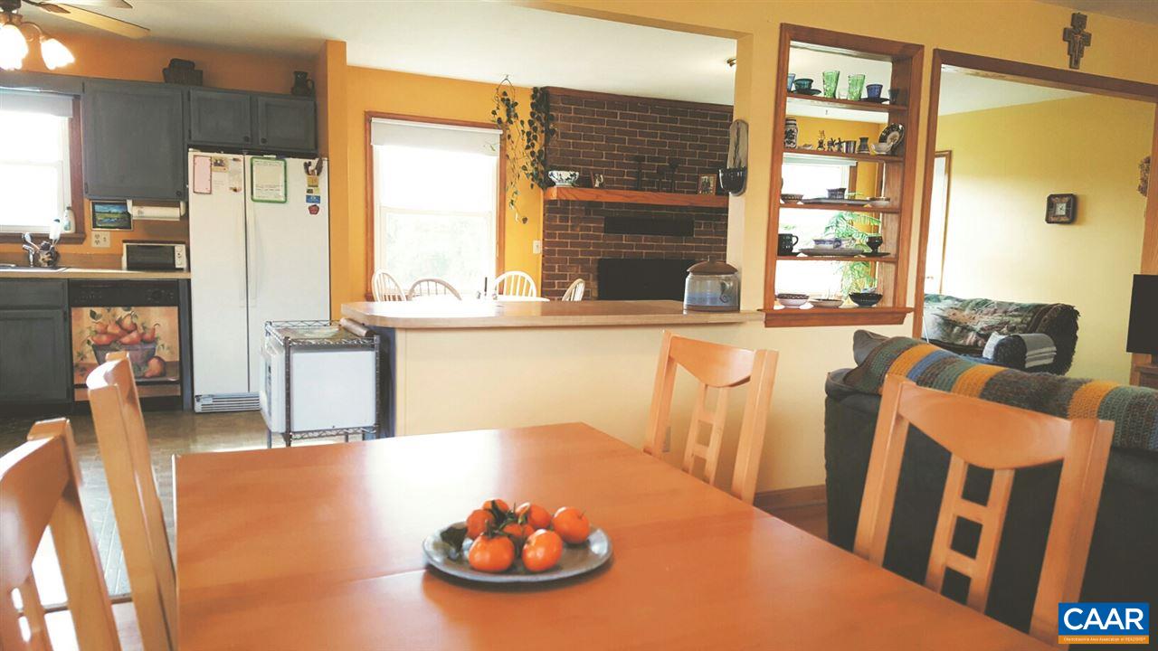 3099 Leon Road Culpeper, VA 22701 - Photo 6 of 33 Dining area and kitchen