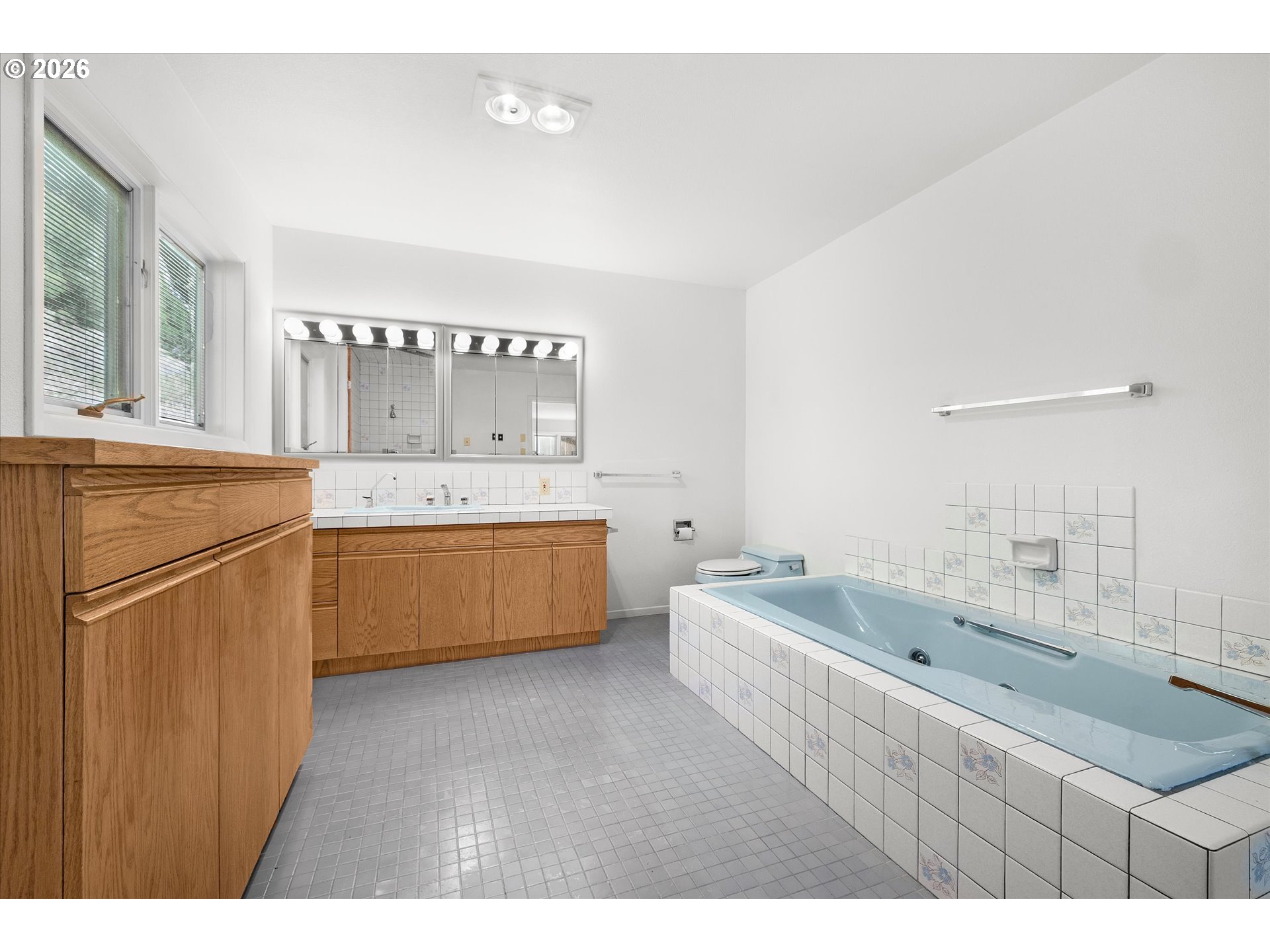635 Radar Road Yachats, OR 97498 - Photo 24 of 48 Owner's Suite Bathroom