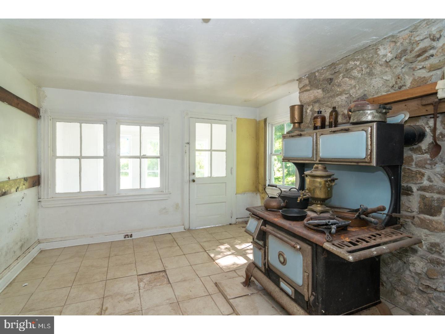 61 Mapleflower Road Glenmoore, PA 19343 - Photo 19 of 25 Breakfast Room