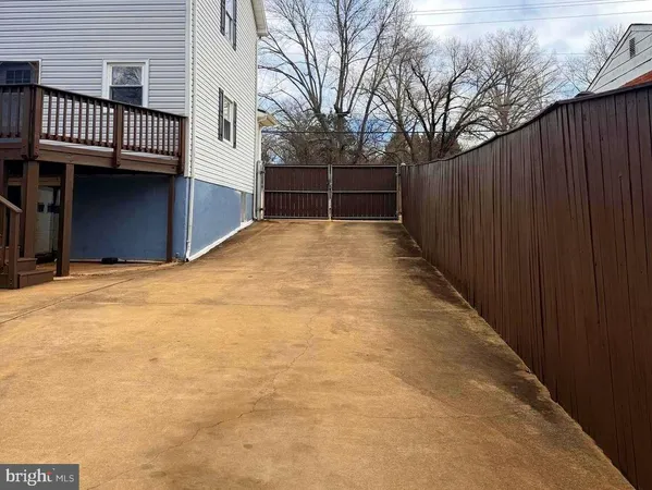 a view of a house with a yard and plants