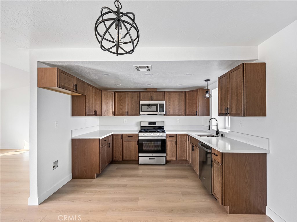 16548 Quinnault Road Apple Valley, CA 92307 - Photo 10 of 38