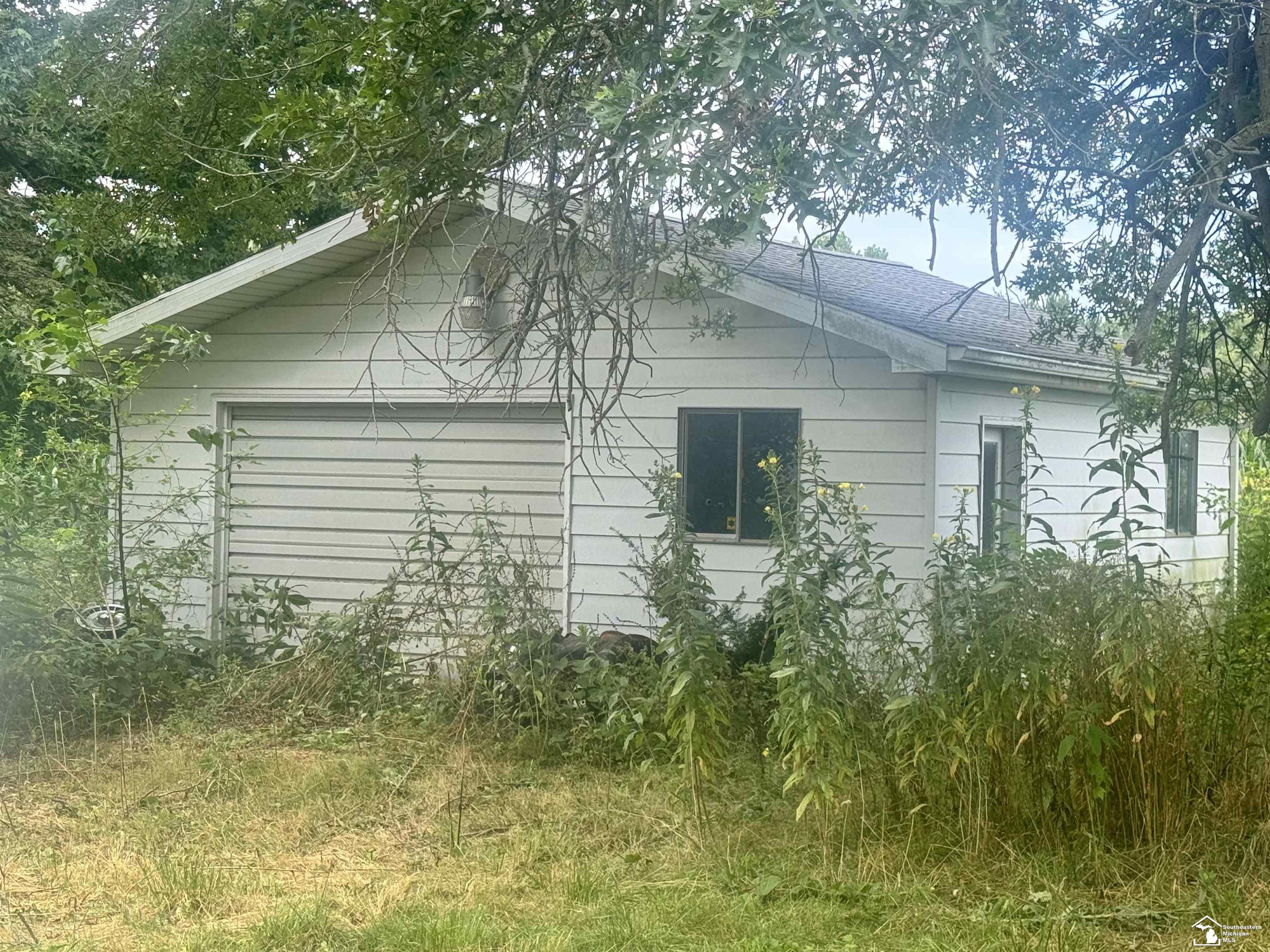 12773 Sweitzer Road Carleton, MI 48117 - Photo 4 of 15 50151525-f8f5cdd2-fb17-44be-9f3c-4072e1405dac.JPG