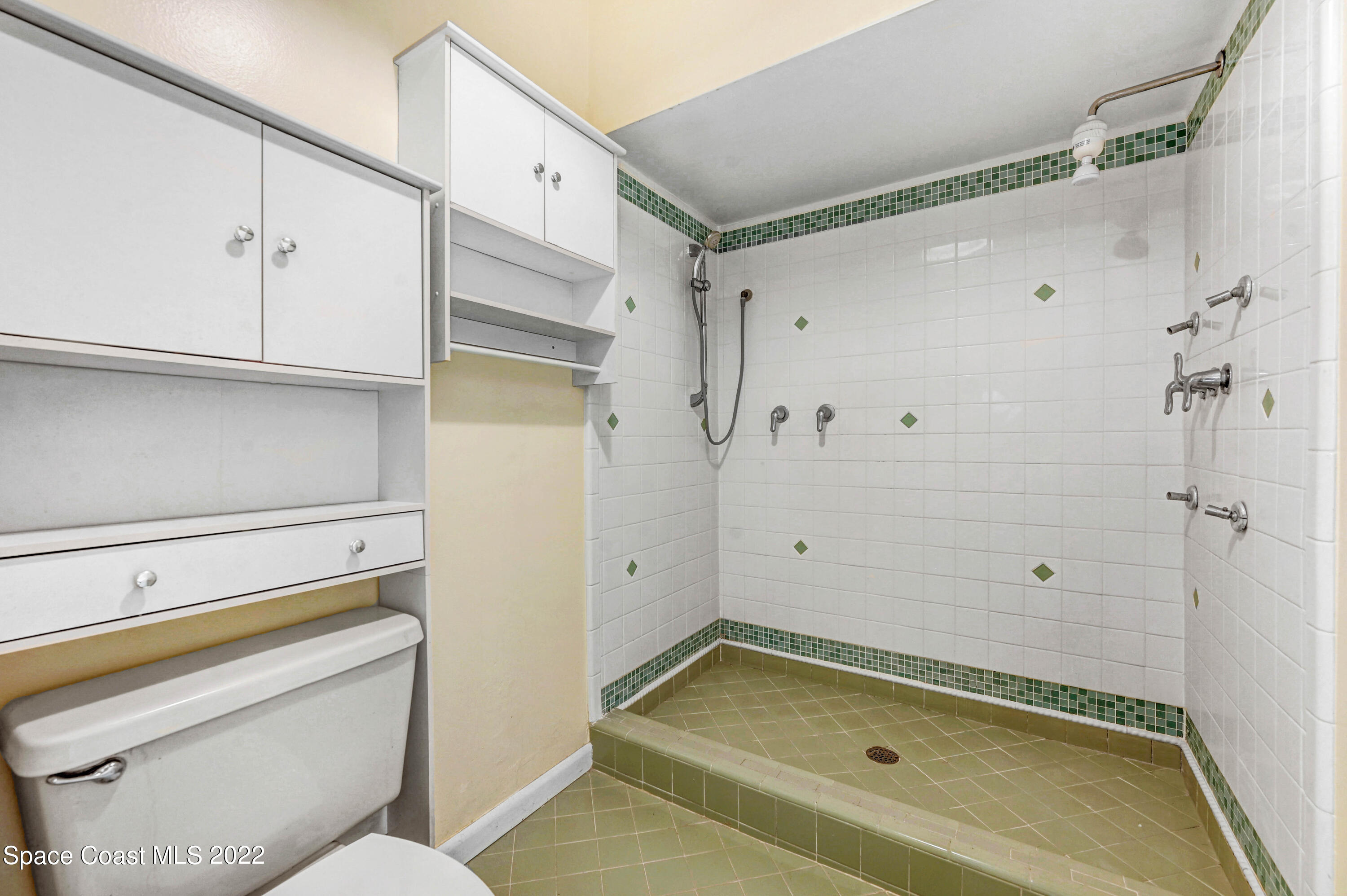 373 Myrtlewood Road Melbourne, FL 32940 - Photo 26 of 42 a bathroom with a tub and a shower
