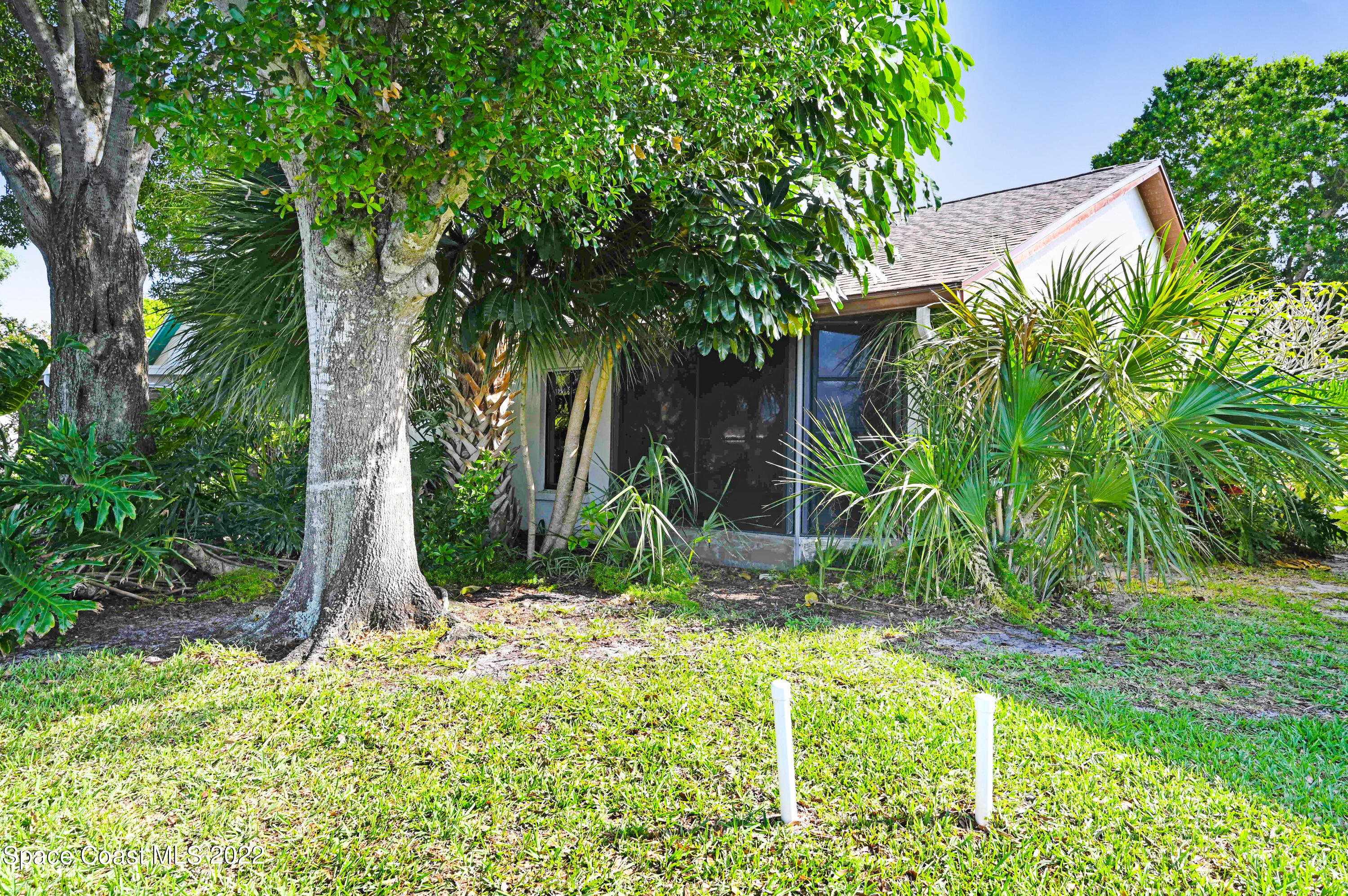 373 Myrtlewood Road Melbourne, FL 32940 - Photo 5 of 42 a view of a backyard