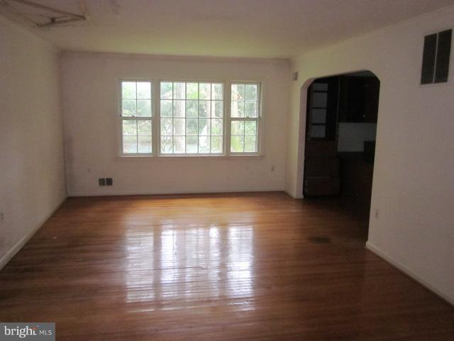 406 Hermleigh Road Silver Spring, MD 20902 - Photo 4 of 15 Living Room