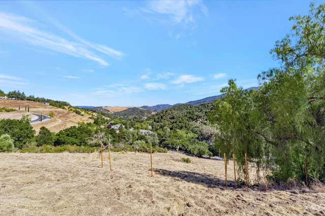 a view of an outdoor space