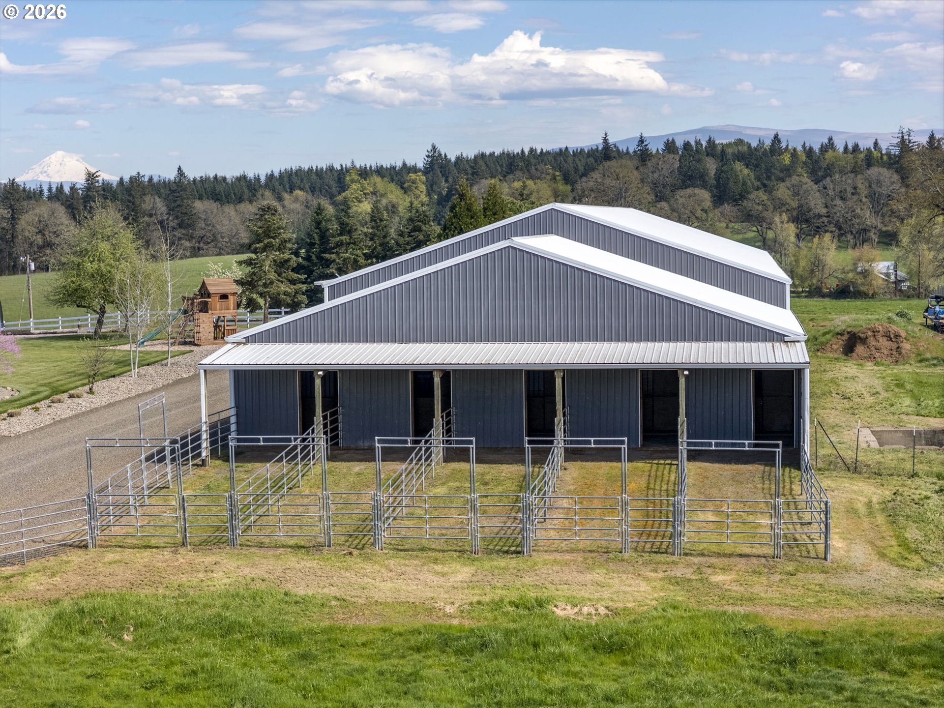33246 South Wilhoit Road Molalla, OR 97038 - Photo 31 of 48 a house with river in front of it