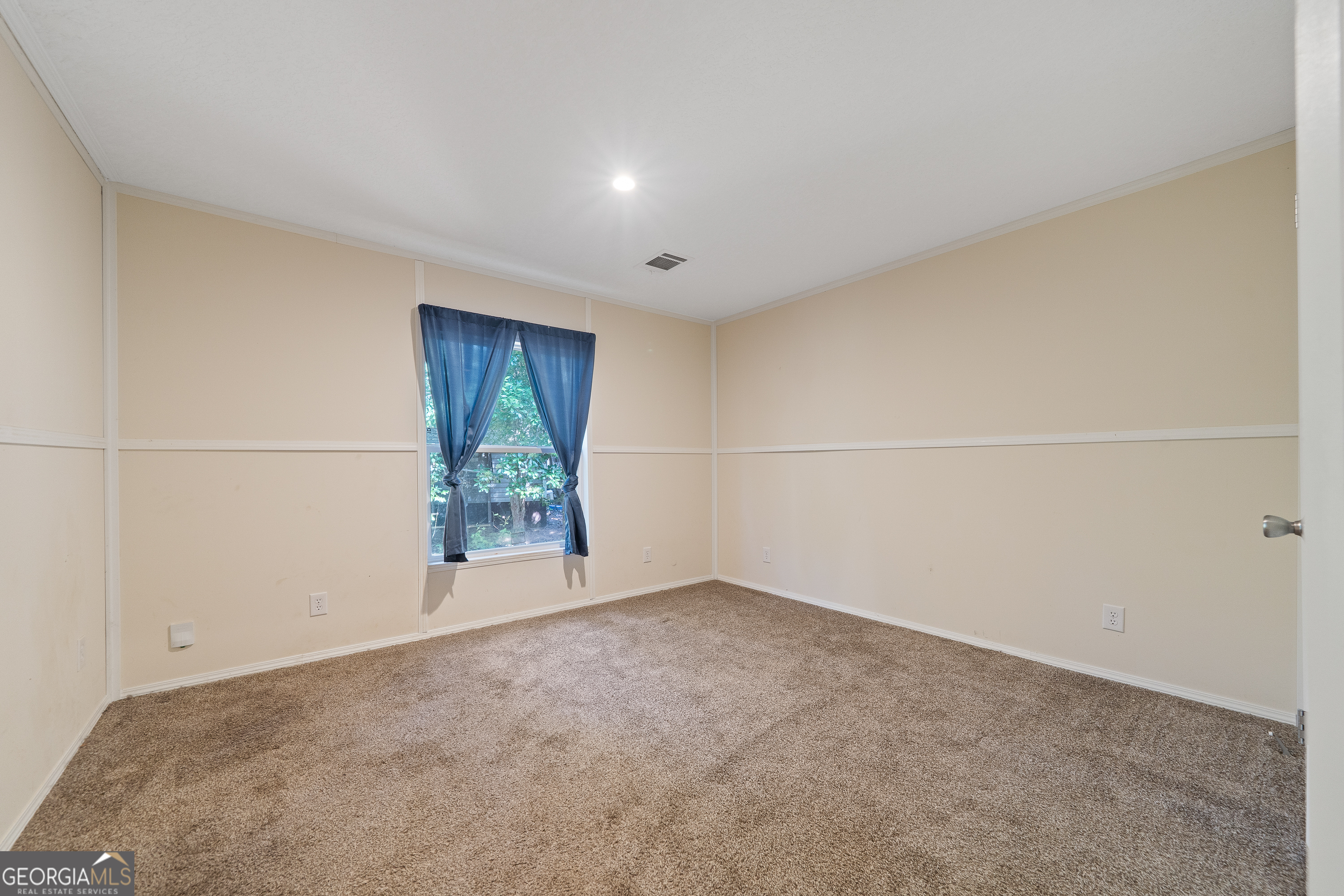 280 Lakeview Drive Locust Grove, GA 30248 - Photo 20 of 43 a view of an empty room
