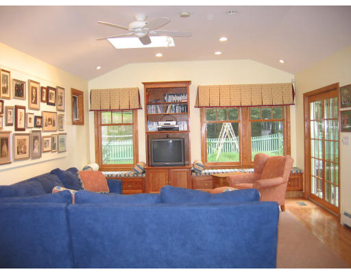 24 Wauwinet Road Newton, MA 02465 - Photo 4 of 7