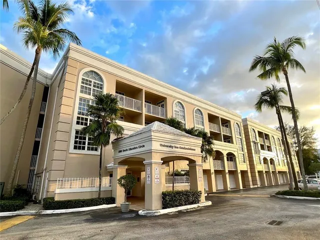 $350,000 | 1280 South Alhambra Circle, Unit 1105, Coral Gables, FL 33146