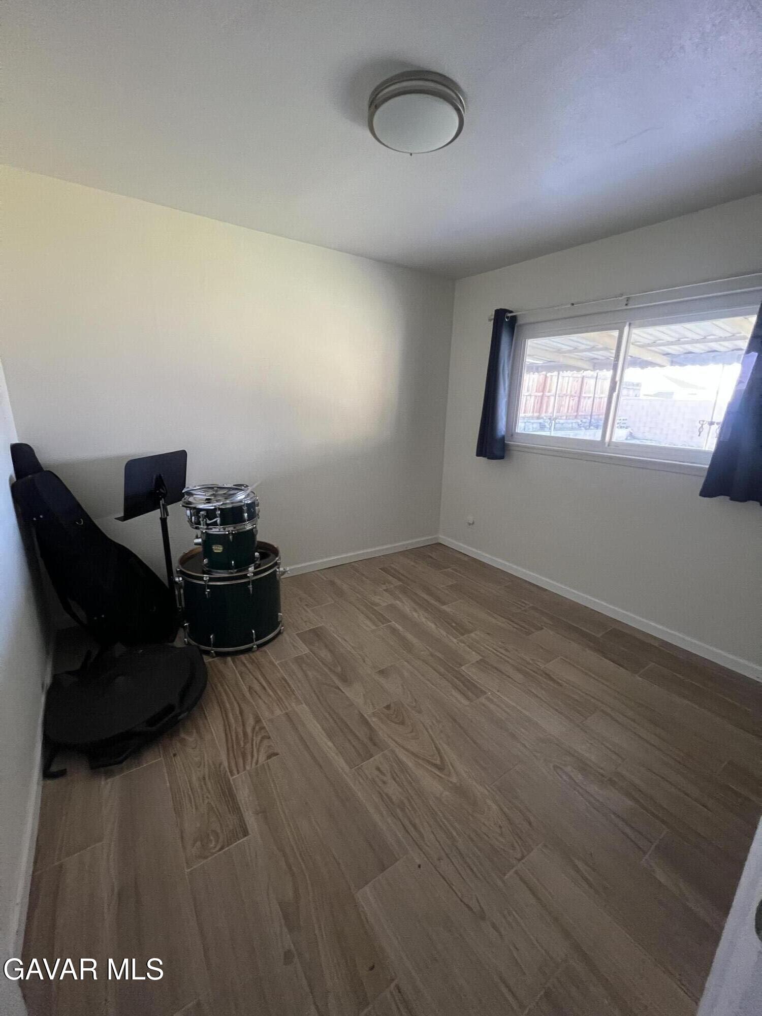 38927 Deer Run Road Palmdale, CA 93551 - Photo 5 of 22 IMG_0490 (1)