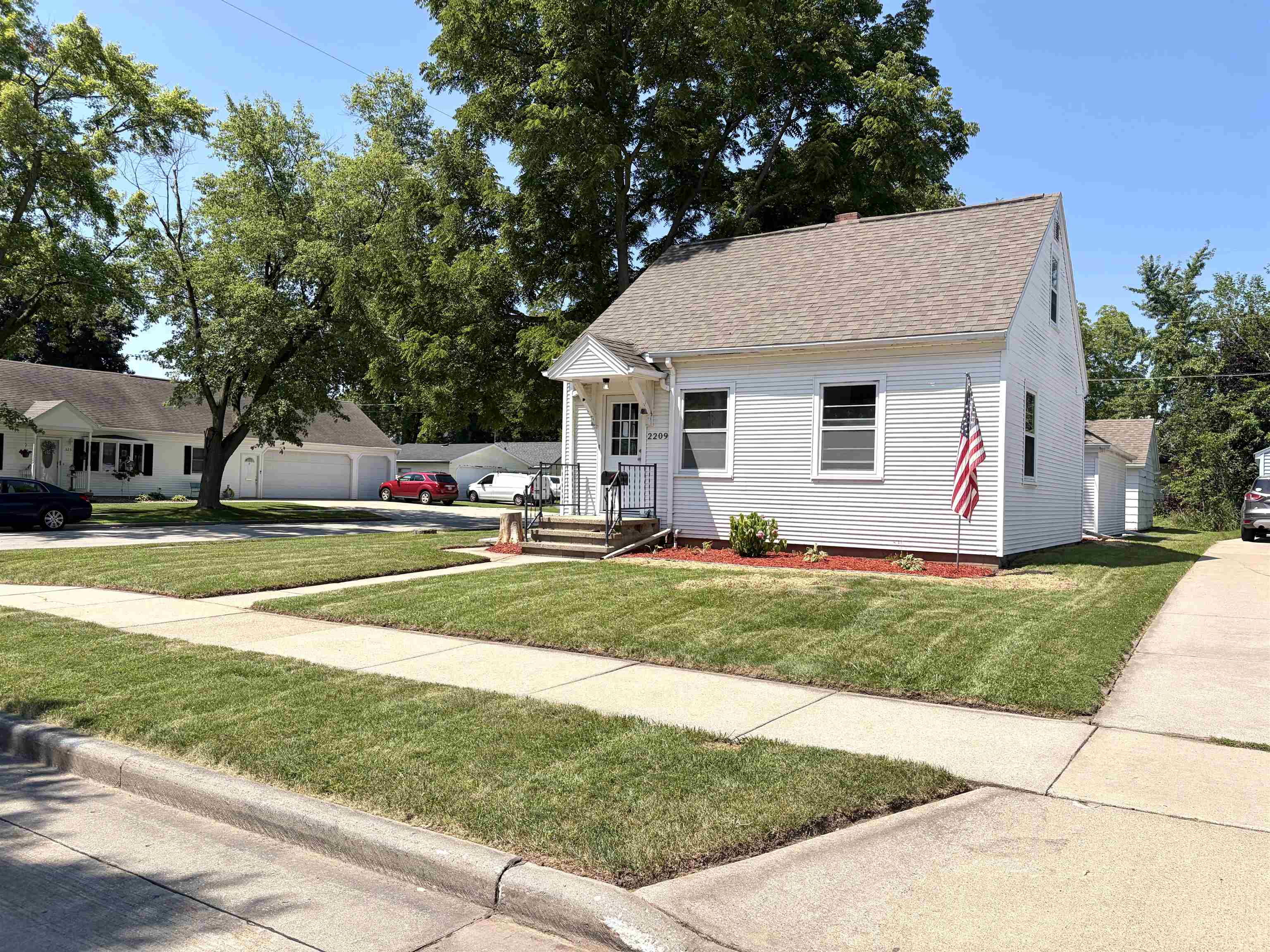 2209 North Clark Street Appleton, WI 54911 - Photo 2 of 33