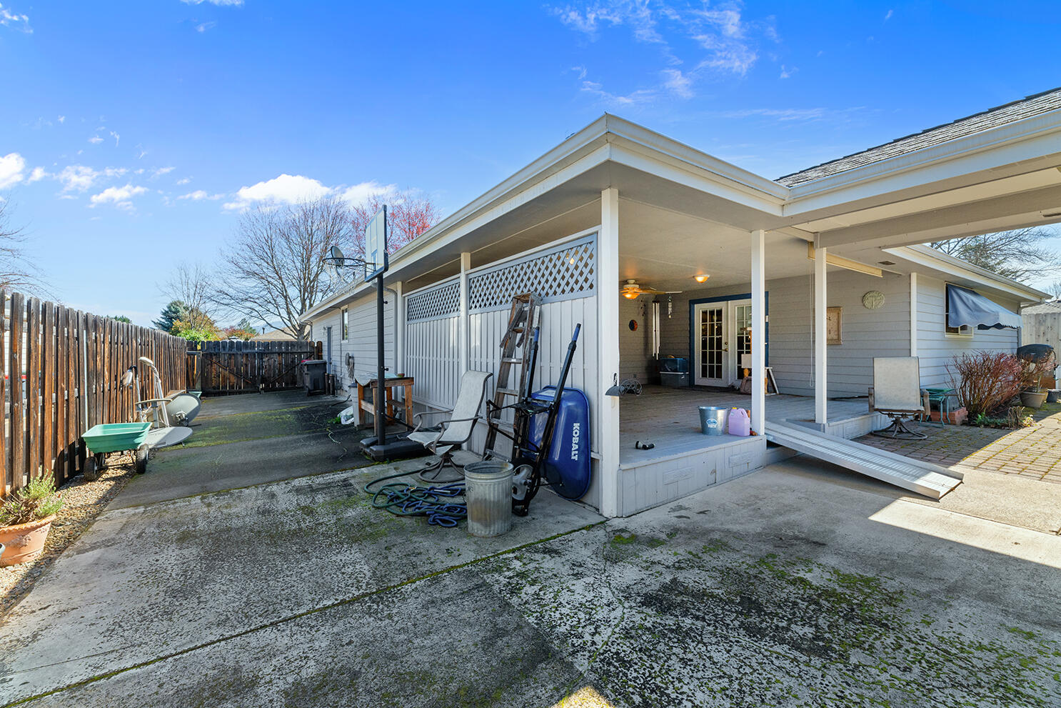 296 Brandon Street Central Point, OR 97502 - Photo 29 of 30 DSC_8006