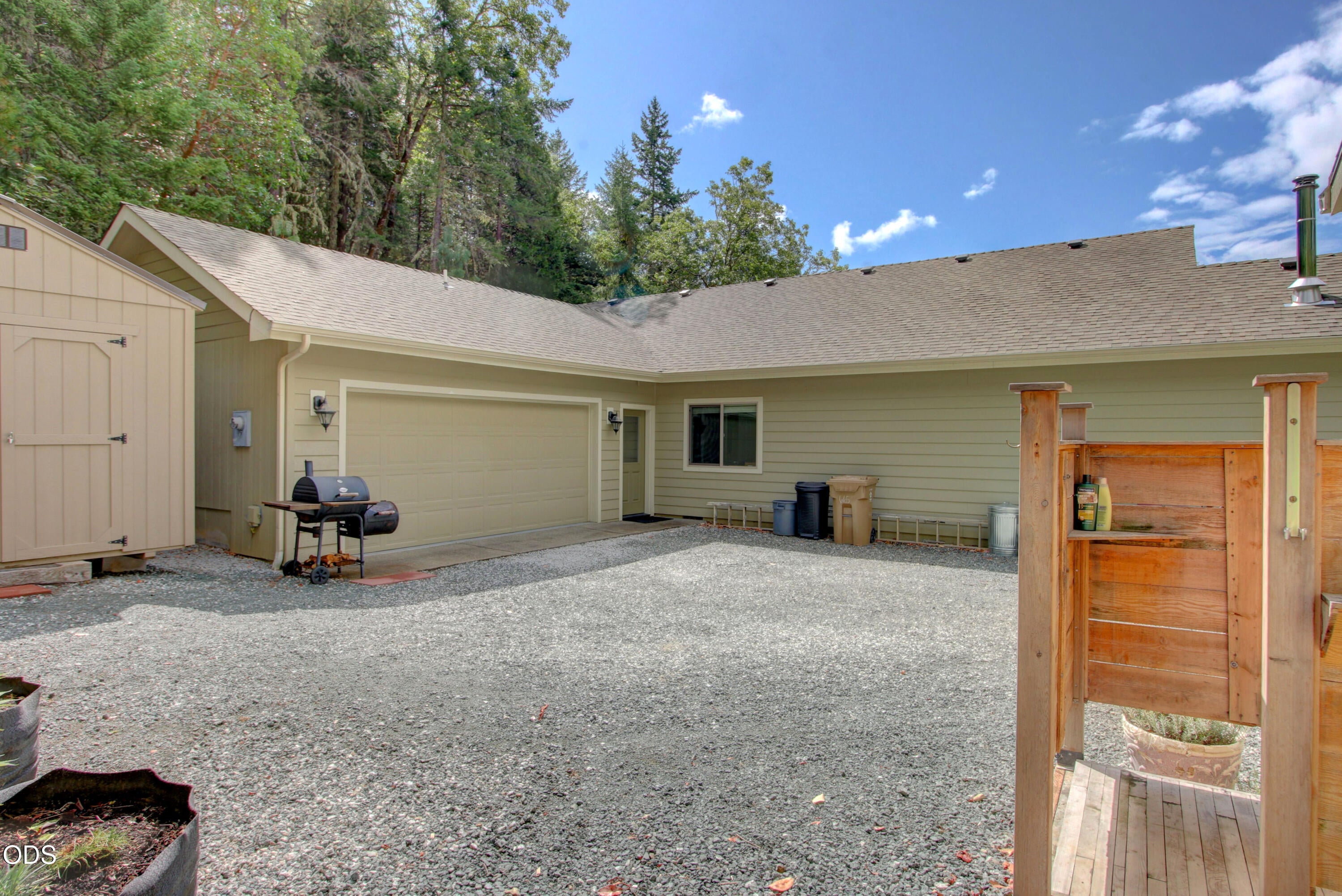 665 Winona Road Grants Pass, OR 97526 - Photo 6 of 27 Gallery Image 6