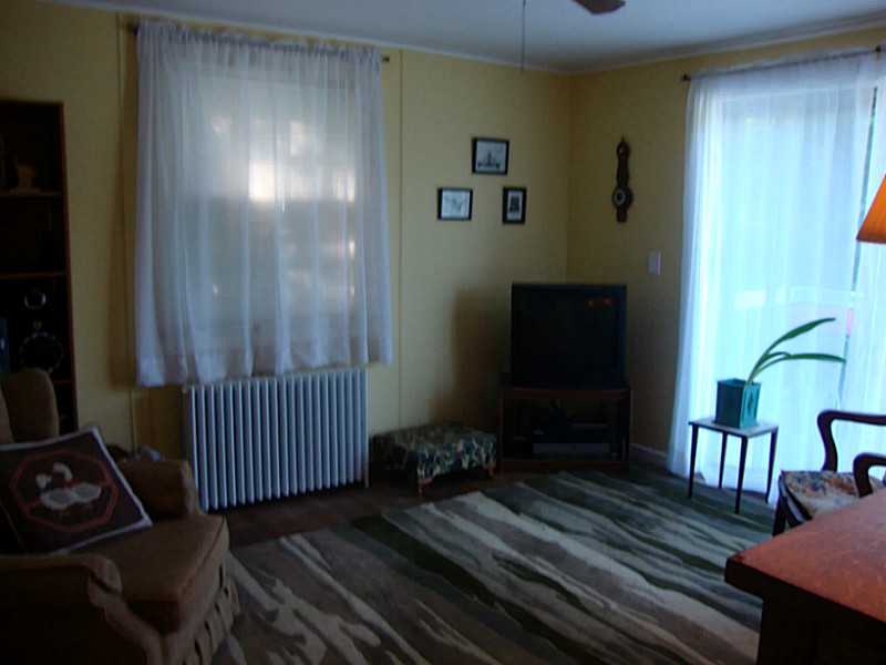 385 3rd Beach Road Middletown, RI 02842 - Photo 12 of 17 Den/Family/Great Room.