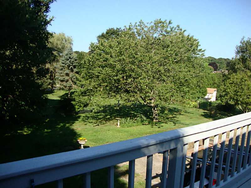 385 3rd Beach Road Middletown, RI 02842 - Photo 13 of 17 Yard/Garden.