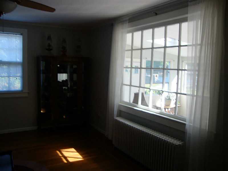 385 3rd Beach Road Middletown, RI 02842 - Photo 17 of 17 Living Room.