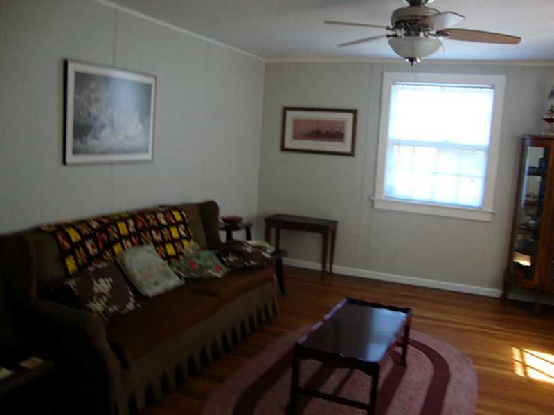 385 3rd Beach Road Middletown, RI 02842 - Photo 3 of 17 Living Room.