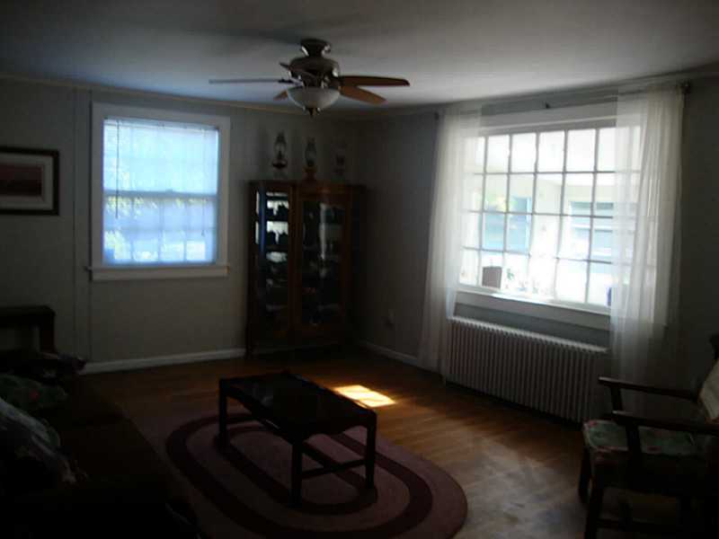 385 3rd Beach Road Middletown, RI 02842 - Photo 4 of 17 Living Room.