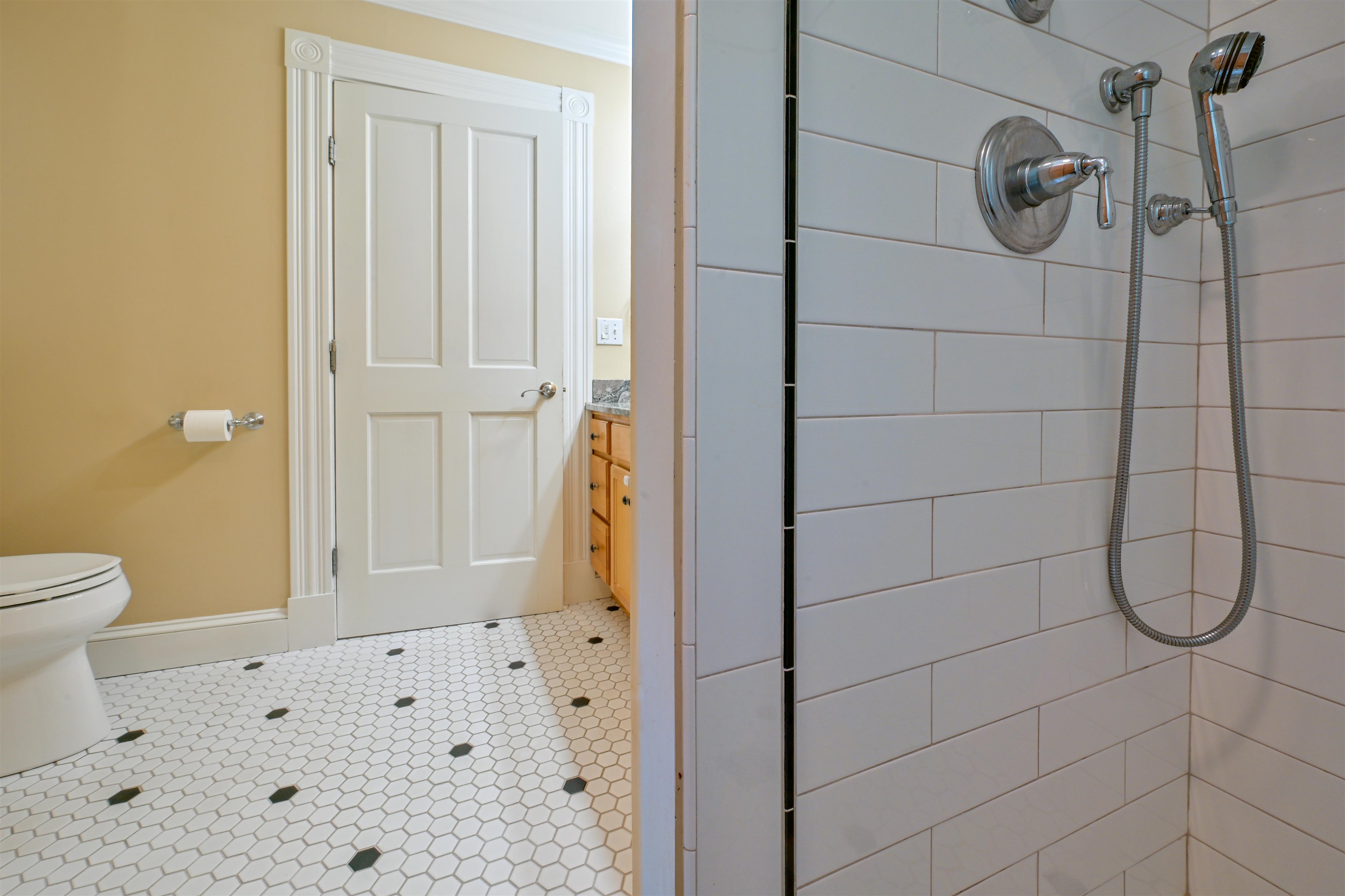 153 Russell Street Manchester, NH 03104 - Photo 21 of 59 Gallery Image 21