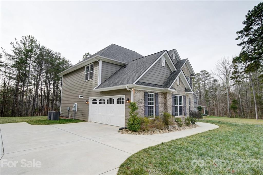 7035 Buckland Road Charlotte, NC 28278 - Photo 2 of 34 Gallery Image 2