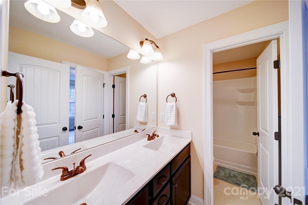7035 Buckland Road Charlotte, NC 28278 - Photo 17 of 34 Gallery Image 17