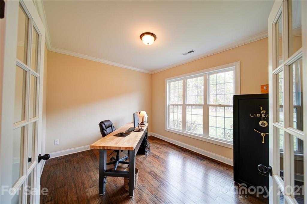 7035 Buckland Road Charlotte, NC 28278 - Photo 4 of 34 Gallery Image 4