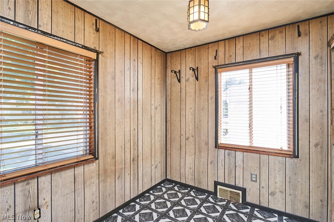 862 Independence Avenue Akron, OH 44310 - Photo 8 of 18 Gallery Image 8