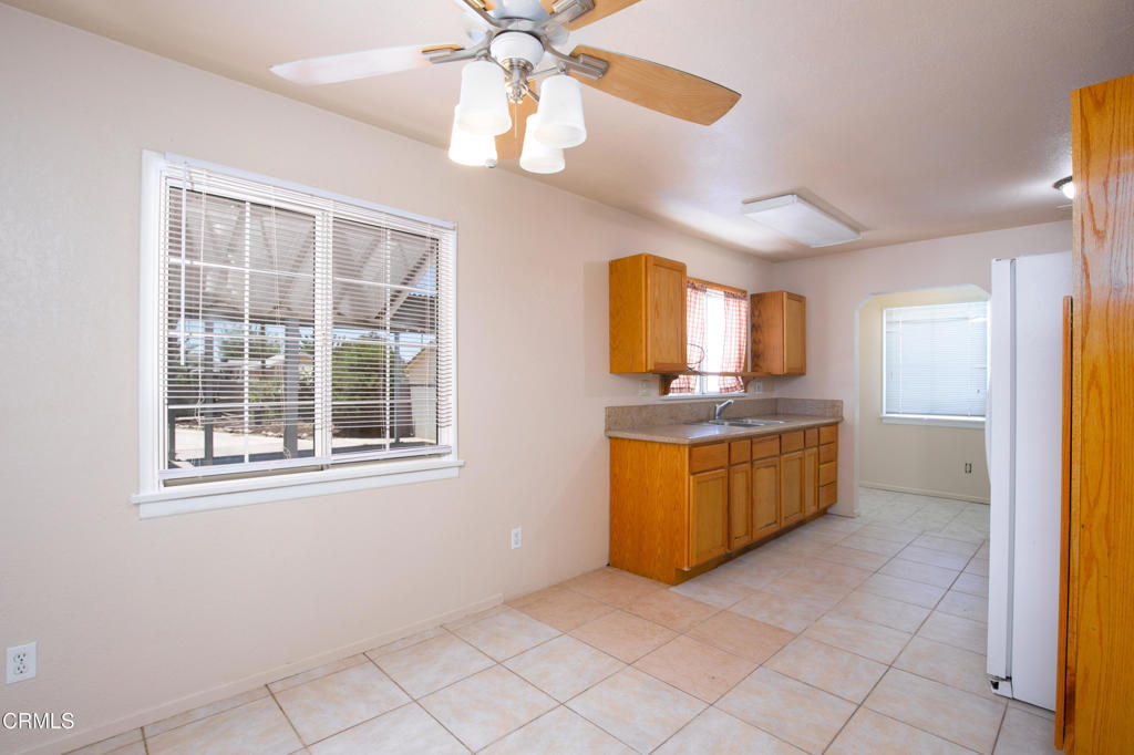 45027 Division Street Lancaster, CA 93535 - Photo 7 of 27