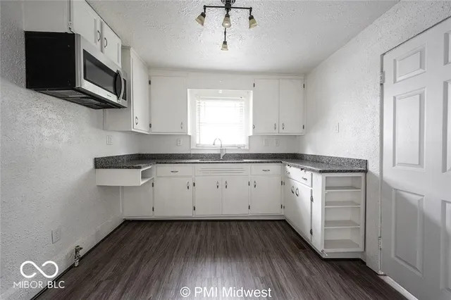 $1,299 | 1433 West 5th Street, Anderson, IN 46016