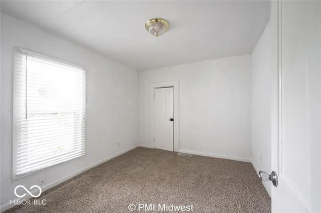 $1,299 | 1433 West 5th Street, Anderson, IN 46016