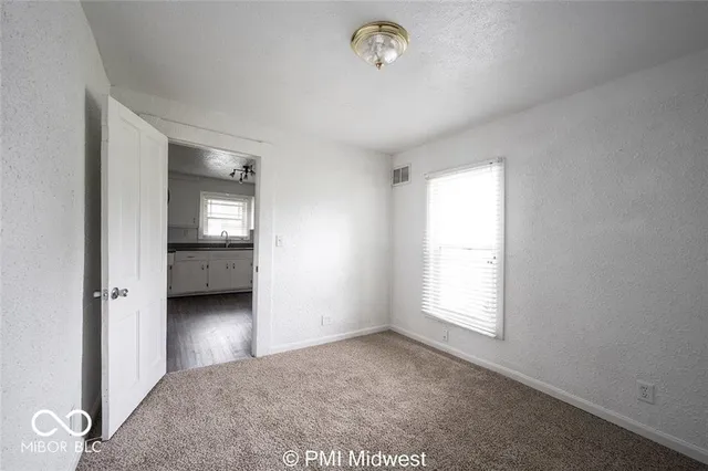 $1,299 | 1433 West 5th Street, Anderson, IN 46016