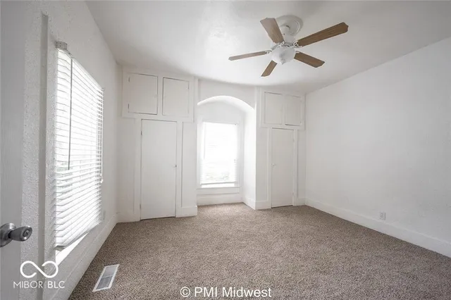 $1,299 | 1433 West 5th Street, Anderson, IN 46016