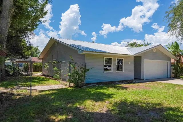 a view of a house with yard and tree s