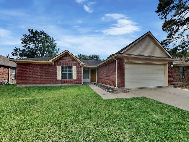 $1,660 | 19315 Bristlestar Drive, Katy, TX 77449