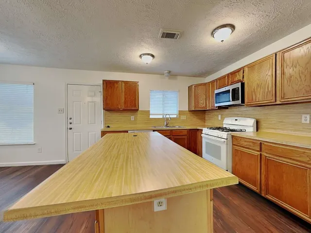 $1,660 | 19315 Bristlestar Drive, Katy, TX 77449