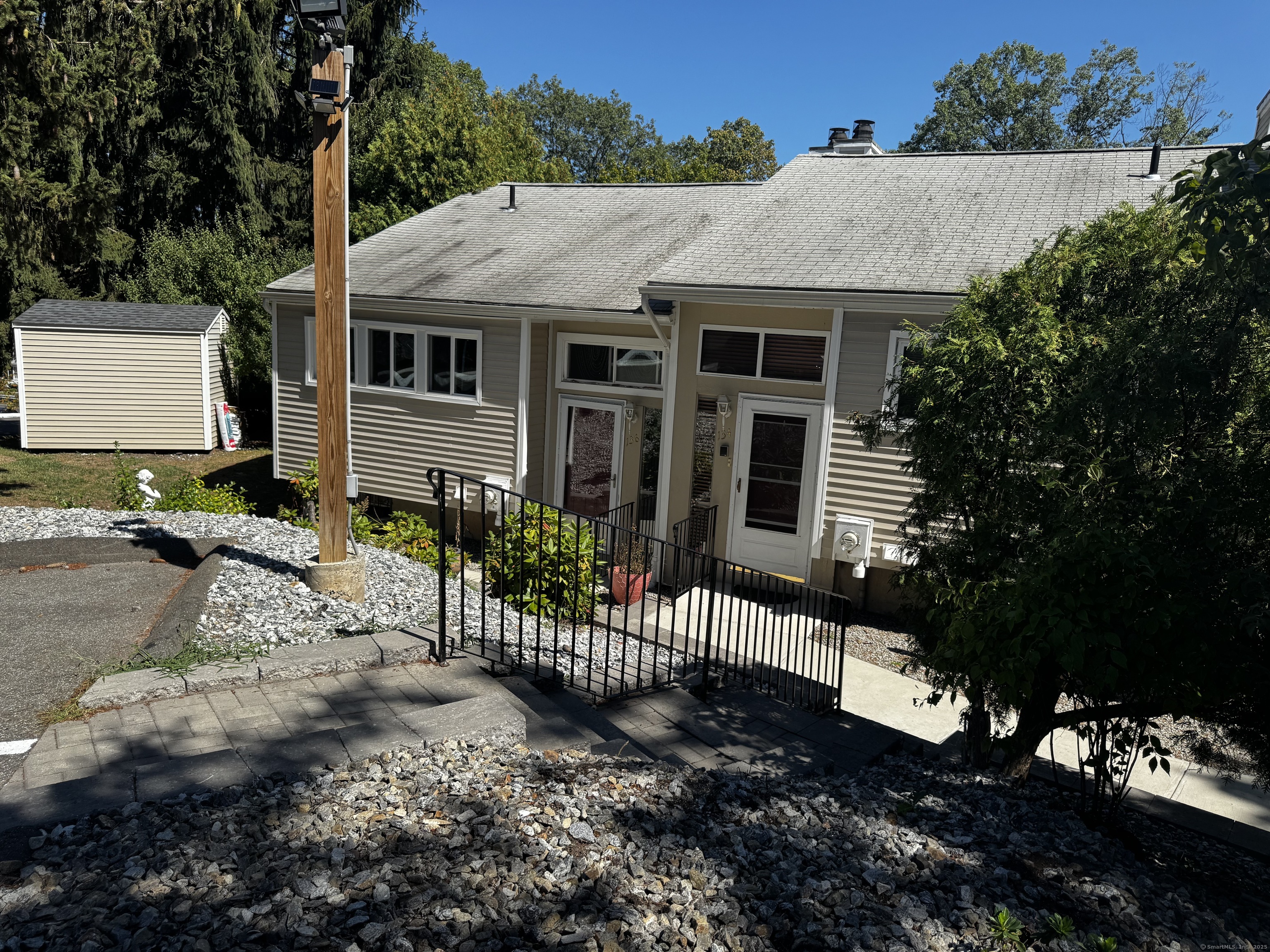 a view of a house with a yard