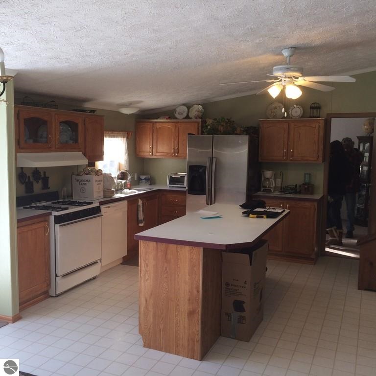 5727 West School Road Mount Pleasant, MI 48858 - Photo 17 of 24 1794450-16.JPG
