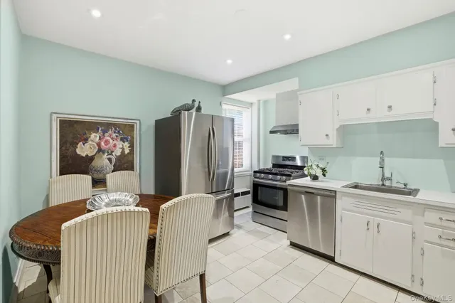 $875,000 | 10 Brooklands, Unit 1H, Bronxville, NY 10708